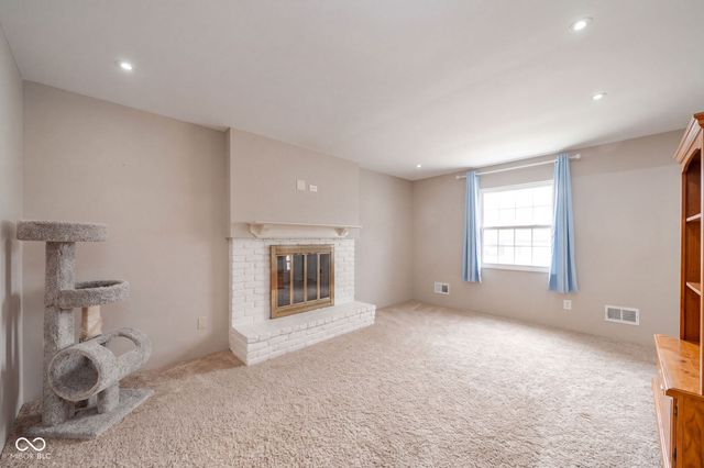 908 Whispering Trail, Greenfield, IN 46140