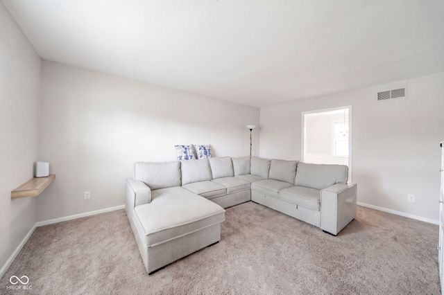 908 Whispering Trail, Greenfield, IN 46140