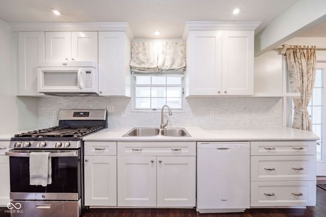 908 Whispering Trail, Greenfield, IN 46140