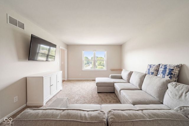 908 Whispering Trail, Greenfield, IN 46140
