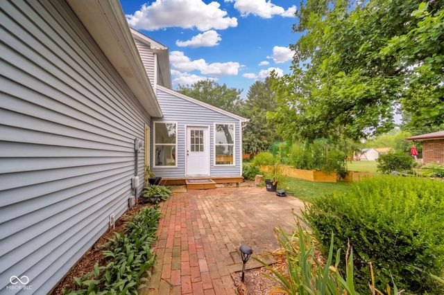 908 Whispering Trail, Greenfield, IN 46140