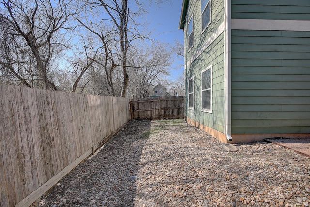 1102 E 3rd ST, Georgetown, TX 78626