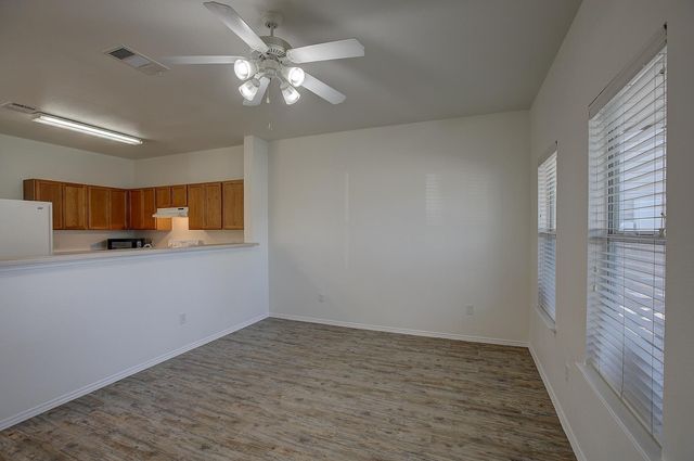 1102 E 3rd ST, Georgetown, TX 78626