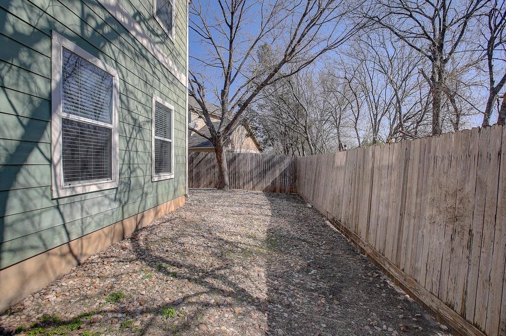 1102 E 3rd ST, Georgetown, TX 78626