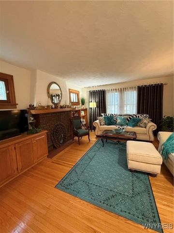 146 Chamberlin Drive, West Seneca, NY 14210