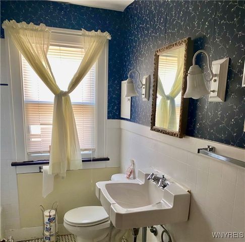 146 Chamberlin Drive, West Seneca, NY 14210