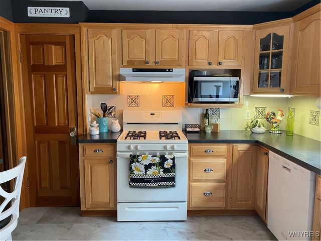 146 Chamberlin Drive, West Seneca, NY 14210