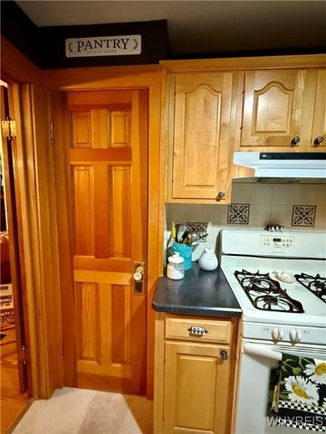 146 Chamberlin Drive, West Seneca, NY 14210