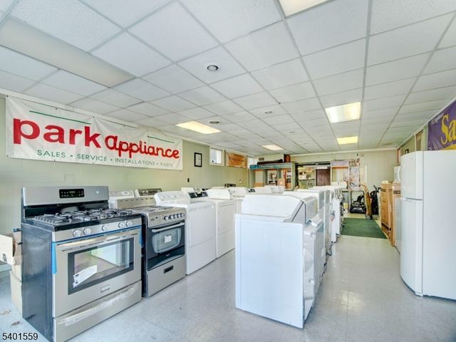 286 W Clay Ave, Roselle Park Boro, NJ 07204