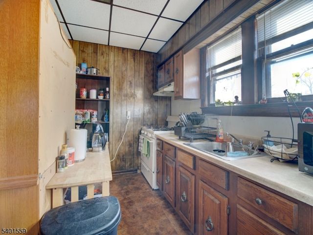 286 W Clay Ave, Roselle Park Boro, NJ 07204