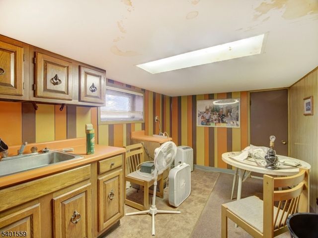 286 W Clay Ave, Roselle Park Boro, NJ 07204