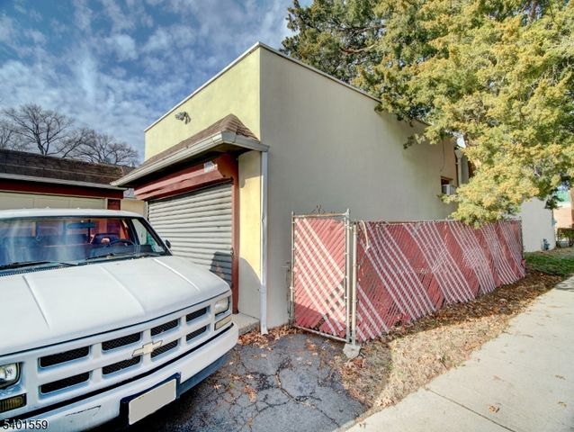 286 W Clay Ave, Roselle Park Boro, NJ 07204