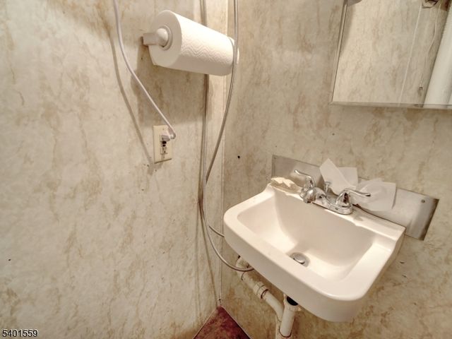 286 W Clay Ave, Roselle Park Boro, NJ 07204