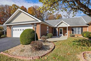 206 RED OAK DR, Staunton, VA 24401