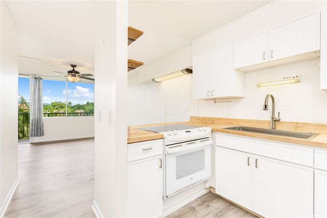 46-259 Kahuhipa Street B301, Kaneohe, HI 96744
