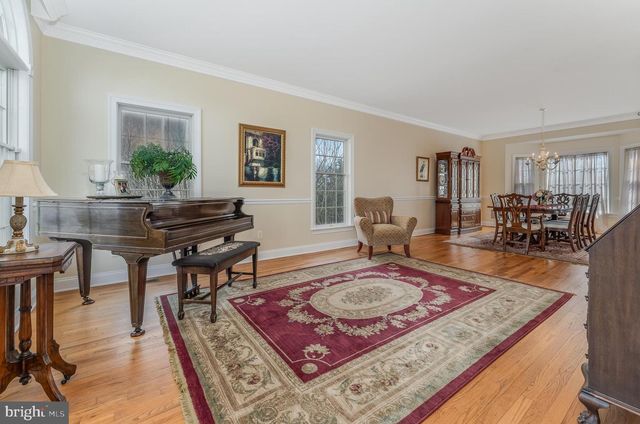 34 MILESTONE DR, Ringoes, NJ 08551