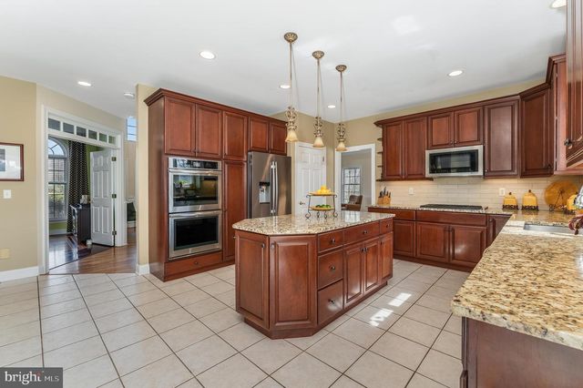 34 MILESTONE DR, Ringoes, NJ 08551