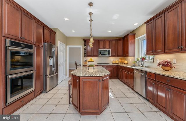 34 MILESTONE DR, Ringoes, NJ 08551