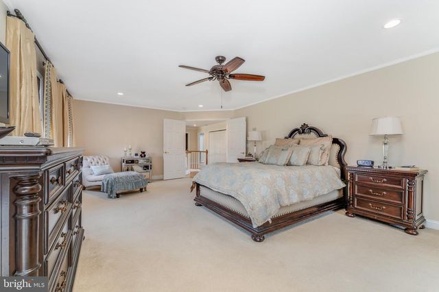 34 MILESTONE DR, Ringoes, NJ 08551