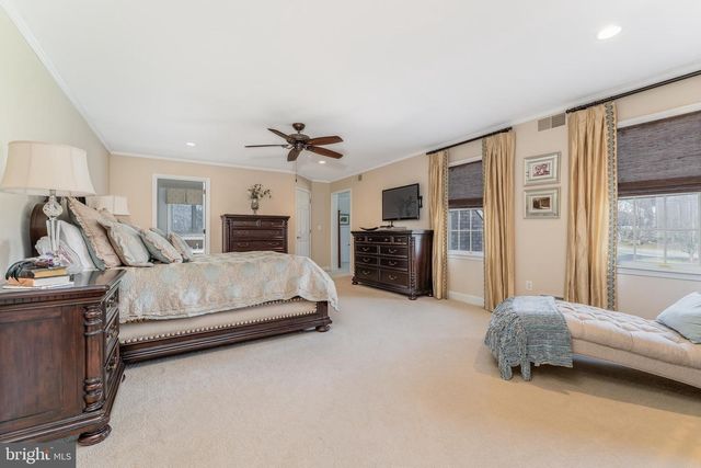 34 MILESTONE DR, Ringoes, NJ 08551