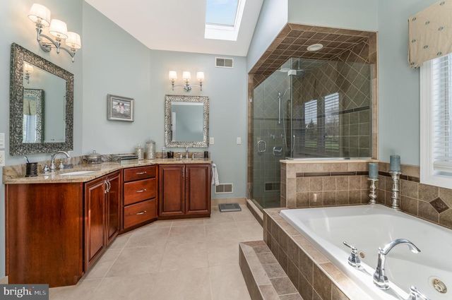 34 MILESTONE DR, Ringoes, NJ 08551