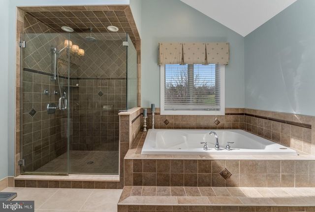 34 MILESTONE DR, Ringoes, NJ 08551