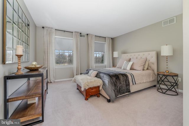34 MILESTONE DR, Ringoes, NJ 08551