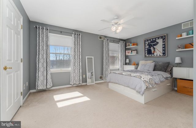 34 MILESTONE DR, Ringoes, NJ 08551