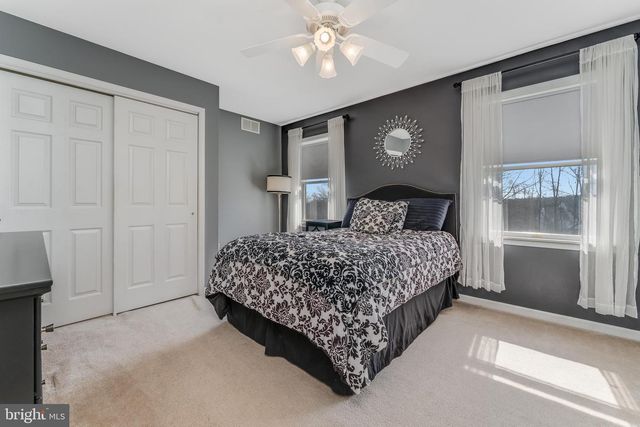 34 MILESTONE DR, Ringoes, NJ 08551