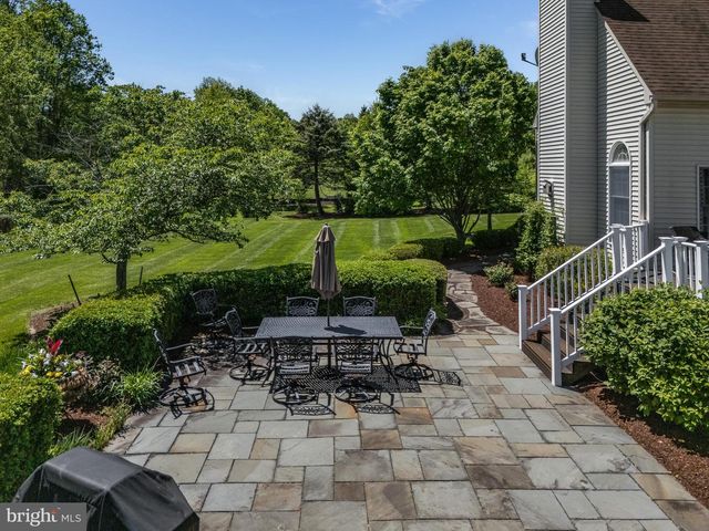 34 MILESTONE DR, Ringoes, NJ 08551