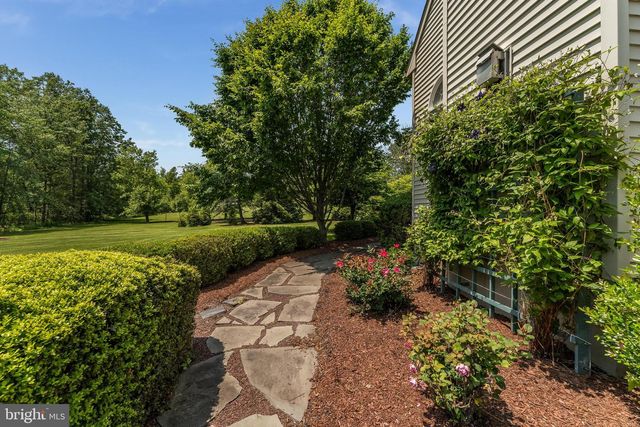 34 MILESTONE DR, Ringoes, NJ 08551