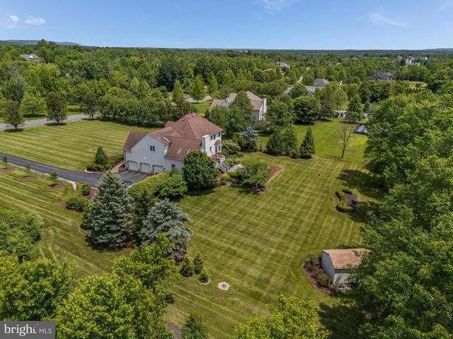 34 MILESTONE DR, Ringoes, NJ 08551