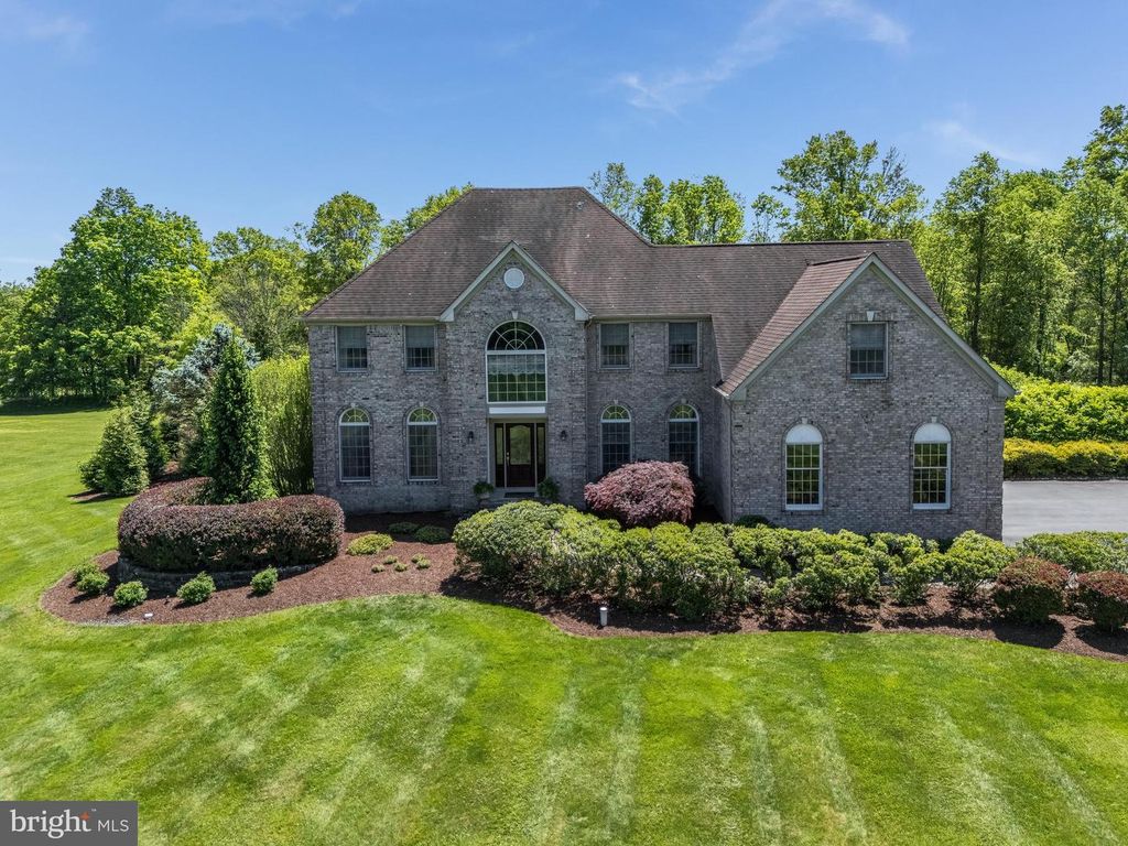 34 MILESTONE DR, Ringoes, NJ 08551