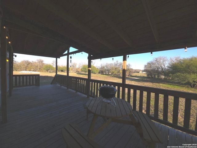 290 River Park Rd, Luling, TX 78648
