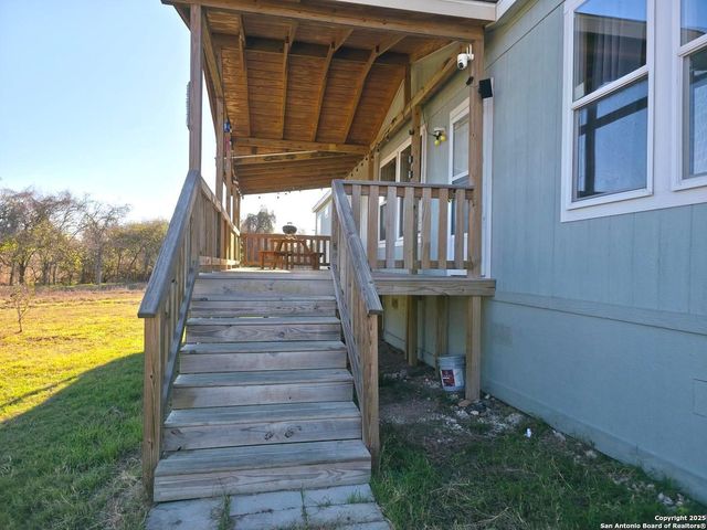 290 River Park Rd, Luling, TX 78648