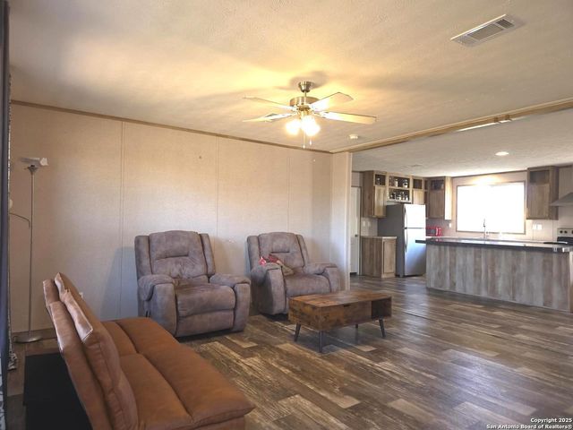 290 River Park Rd, Luling, TX 78648
