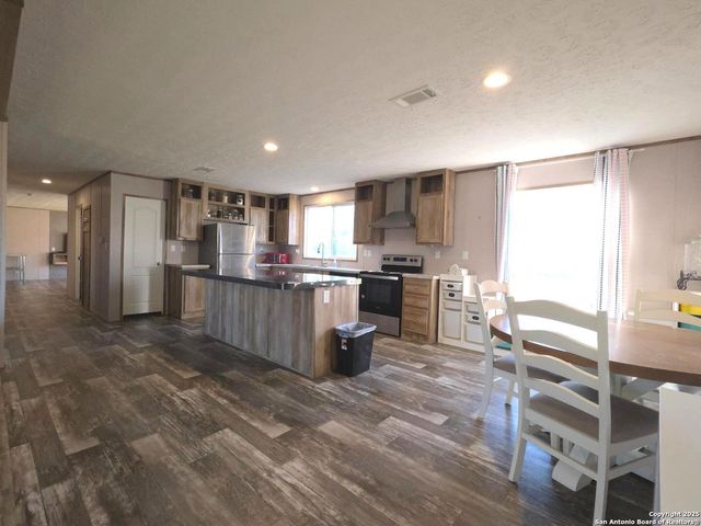 290 River Park Rd, Luling, TX 78648