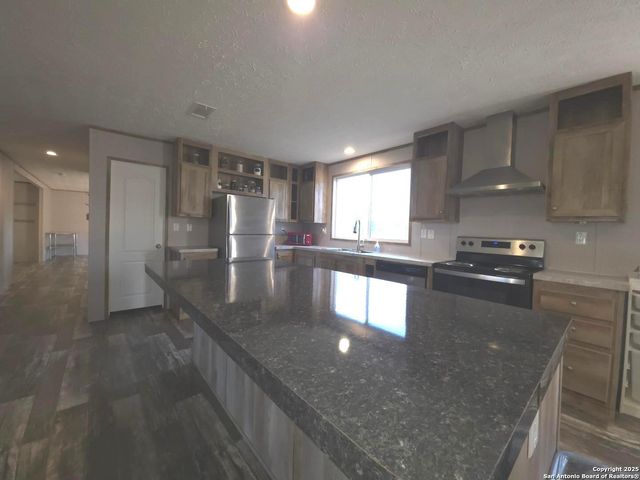 290 River Park Rd, Luling, TX 78648