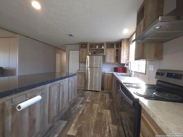 290 River Park Rd, Luling, TX 78648