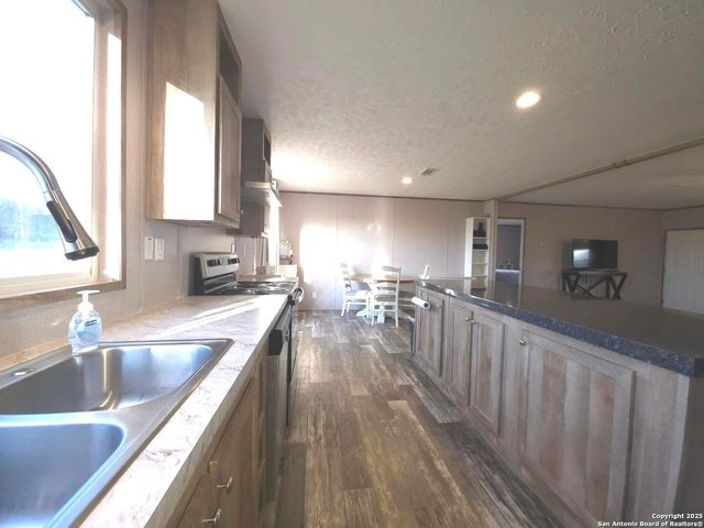 290 River Park Rd, Luling, TX 78648