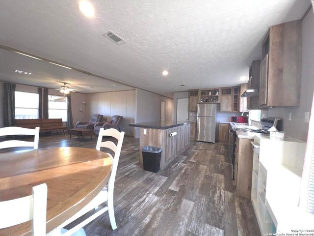 290 River Park Rd, Luling, TX 78648