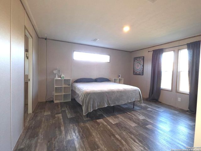 290 River Park Rd, Luling, TX 78648