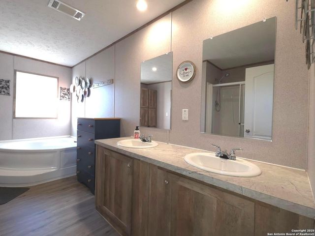 290 River Park Rd, Luling, TX 78648