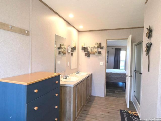 290 River Park Rd, Luling, TX 78648