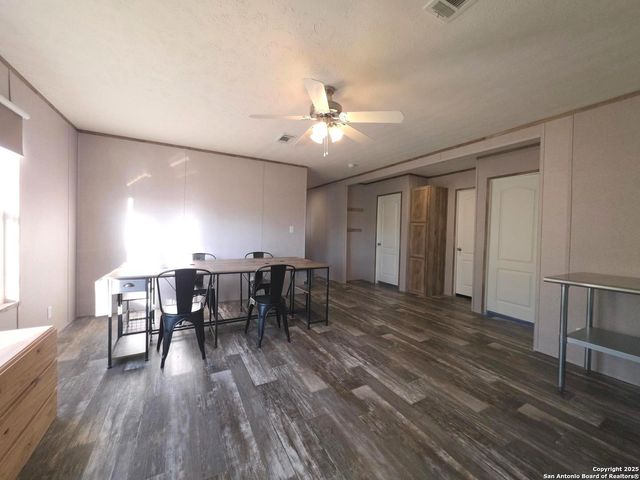 290 River Park Rd, Luling, TX 78648