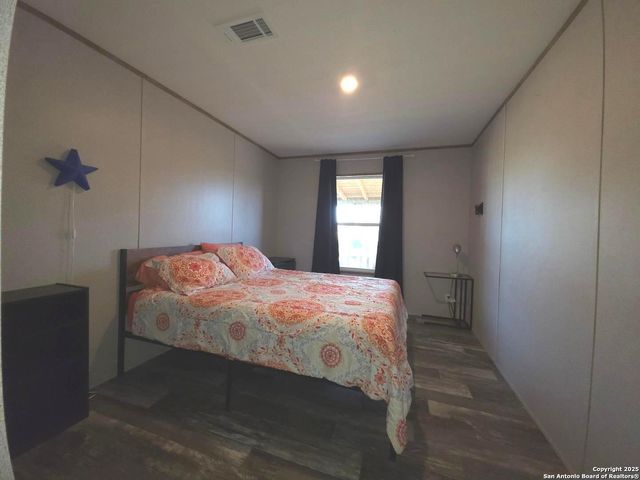 290 River Park Rd, Luling, TX 78648