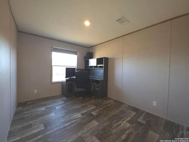 290 River Park Rd, Luling, TX 78648