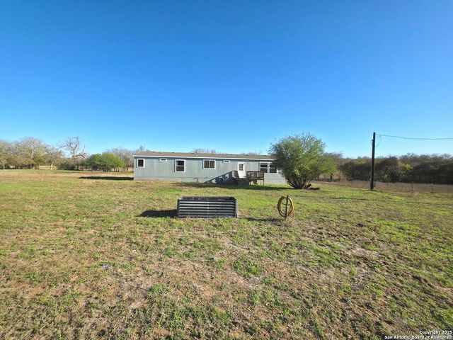 290 River Park Rd, Luling, TX 78648