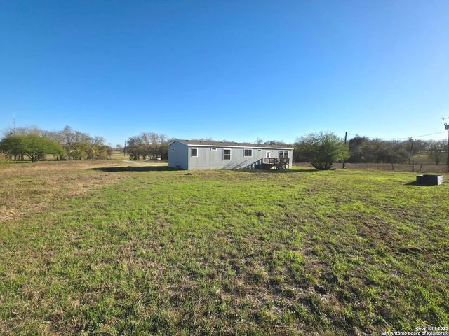 290 River Park Rd, Luling, TX 78648