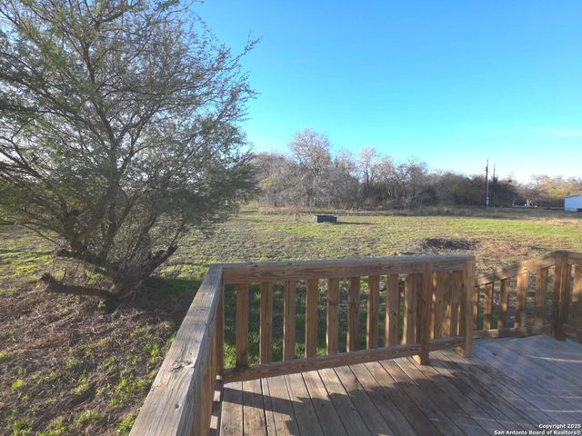 290 River Park Rd, Luling, TX 78648